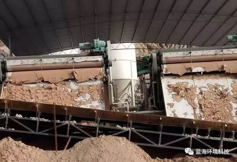 制砂厂、洗砂厂、碎石场泥浆废水处理可选用蓝海带式压滤设备(图5)