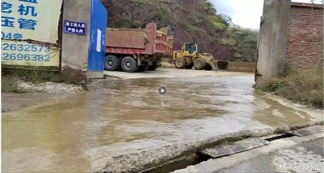 洗砂废水流入农田四川广安邻水丰禾无名砂石厂趁天黑倾倒污泥(图2)