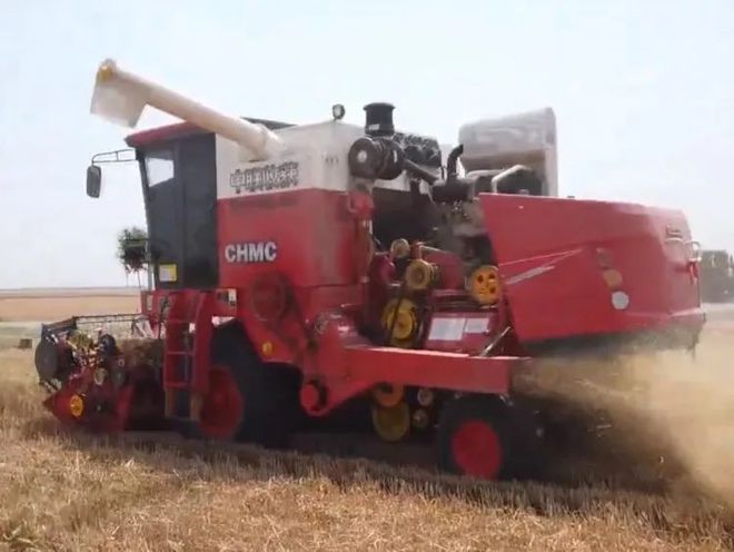 哪怕是新手，“新疆—8”联合收割机也能让你获得丰厚回报(图1)