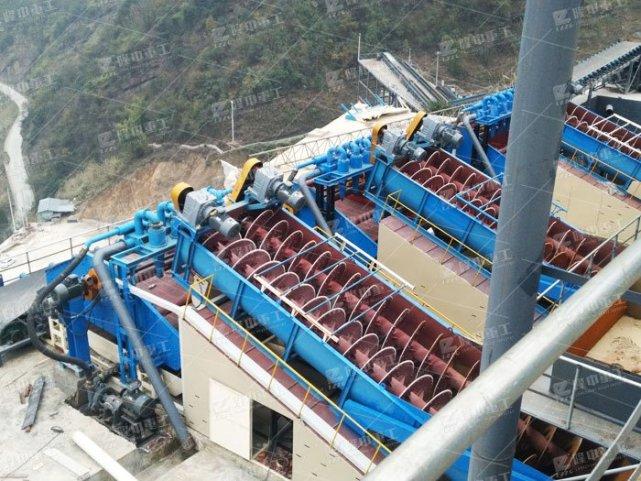 花岗岩洗沙机用螺旋好还是轮斗洗沙机好？(图2)