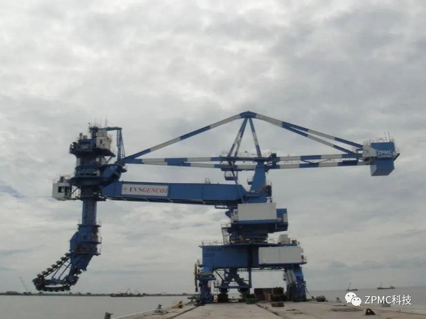 环保型链斗式连续卸船机(图5) 环保型链斗式连续卸船机(图5)