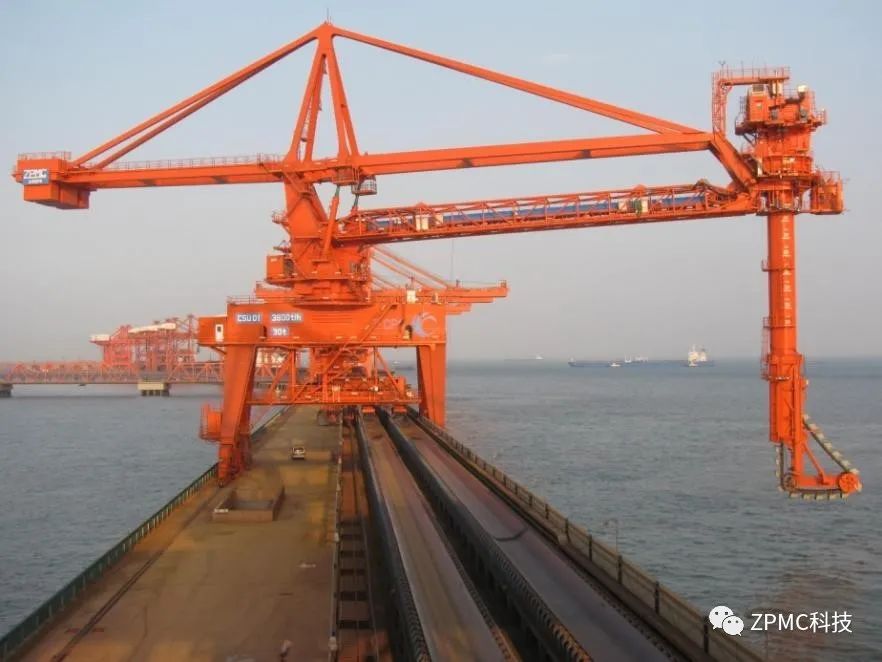 环保型链斗式连续卸船机(图4) 环保型链斗式连续卸船机(图4)