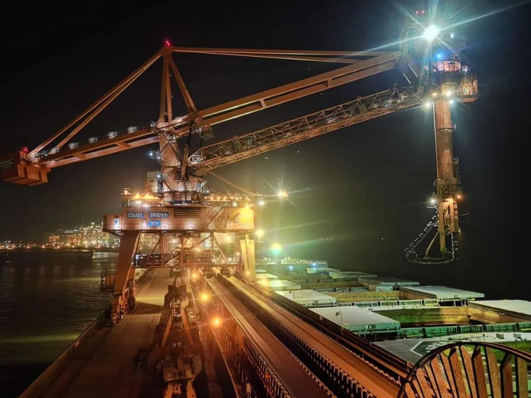 远方取经，做好准备，为链斗式卸船机上岸打下基础~(图3)