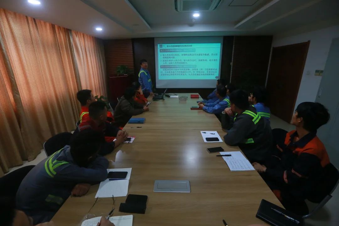 远方取经，做好准备，为链斗式卸船机上岸打下基础~(图6)