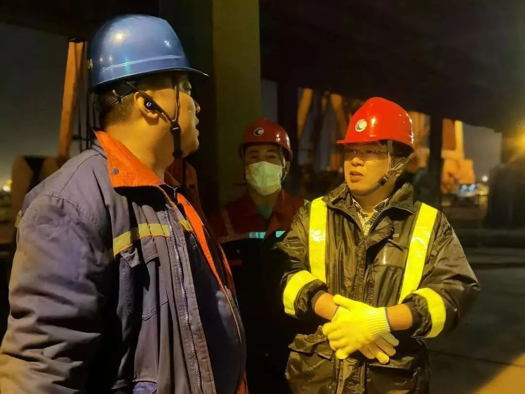 远方取经，做好准备，为链斗式卸船机上岸打下基础~(图5)