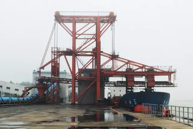 名词解释：链斗式卸船机(图4)