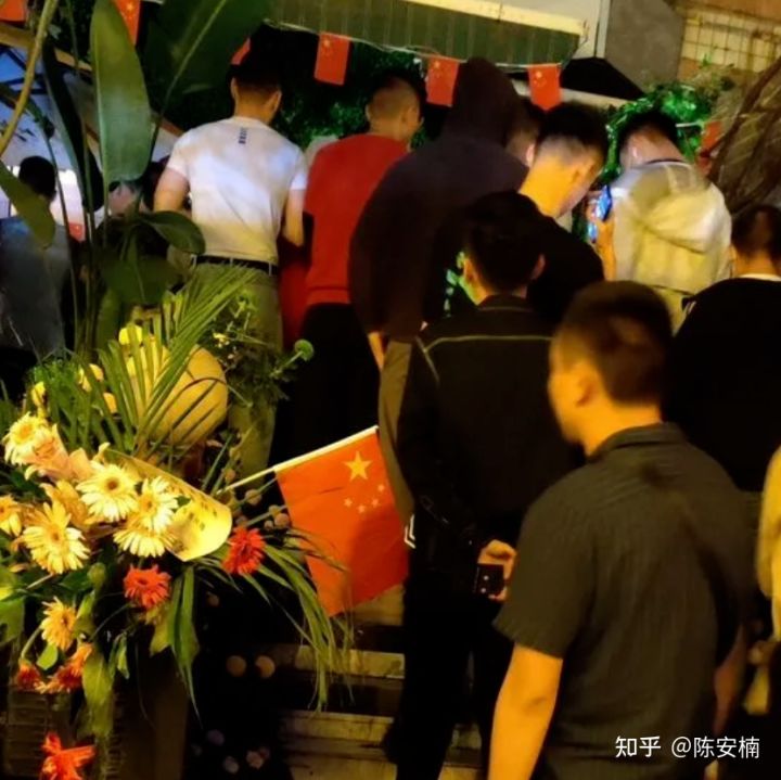 聚众淫乱，千人约炮：成都M.C浴室群P事件曝光后，守活寡的同妻们哭了(图4)