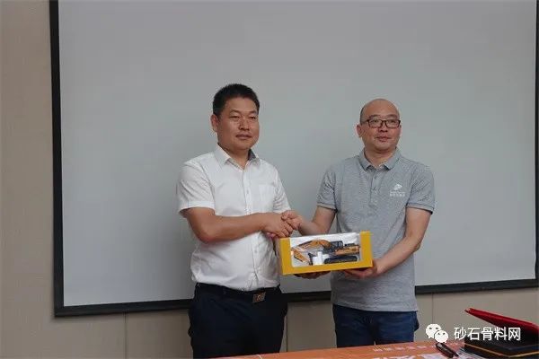 【开幕】砂石高质量发展万里行·陕甘站调研在甘肃交通精石矿业有限公司启动(图30)