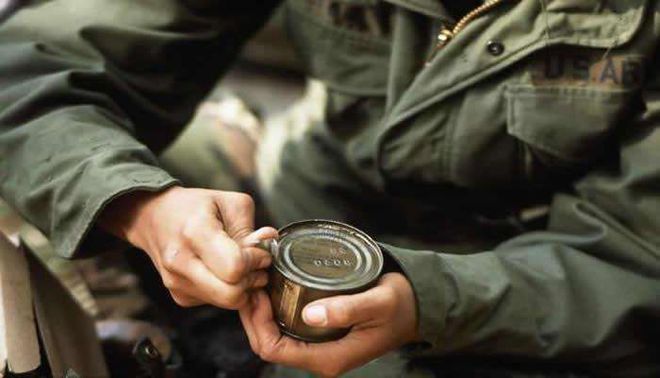 200架战机刚做好轮胎就裂了！30人被抓，军工厂封门倒闭(图1)