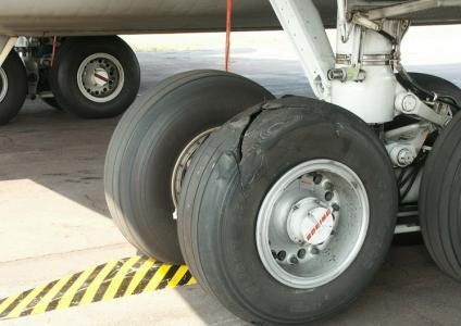 200架战机刚做好轮胎就裂了！30人被抓，军工厂封门倒闭(图7)