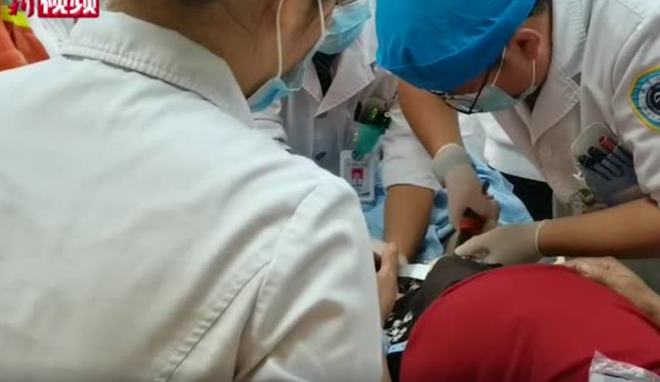 疼！南宁一男子被切割机齿轮卡住“命根”,幸好...(图3)