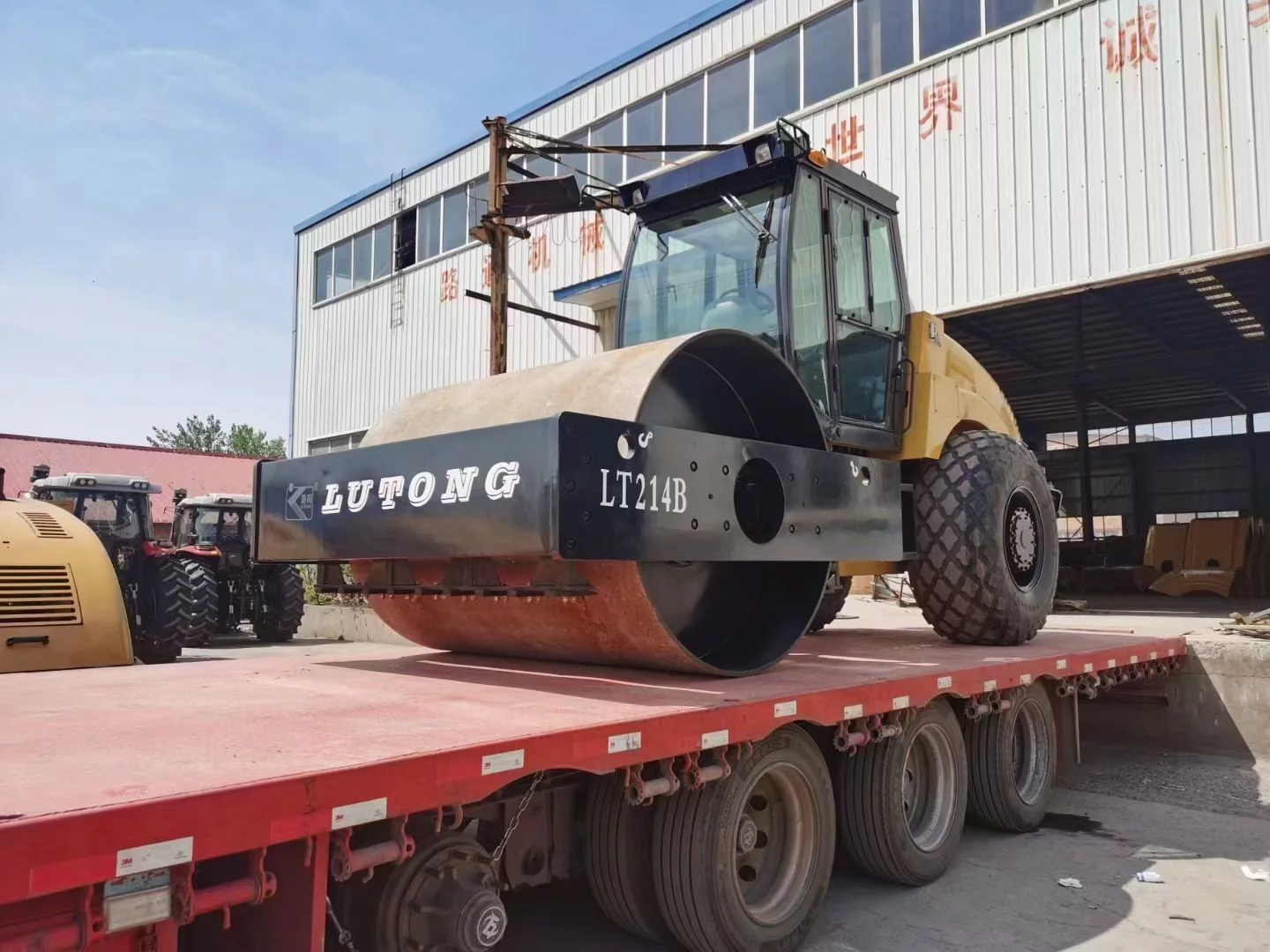 压实力强,压实速度快,14吨单钢轮振动压路机(图1) 压实力强,压实速度快,14吨单钢轮振动压路机(图1)