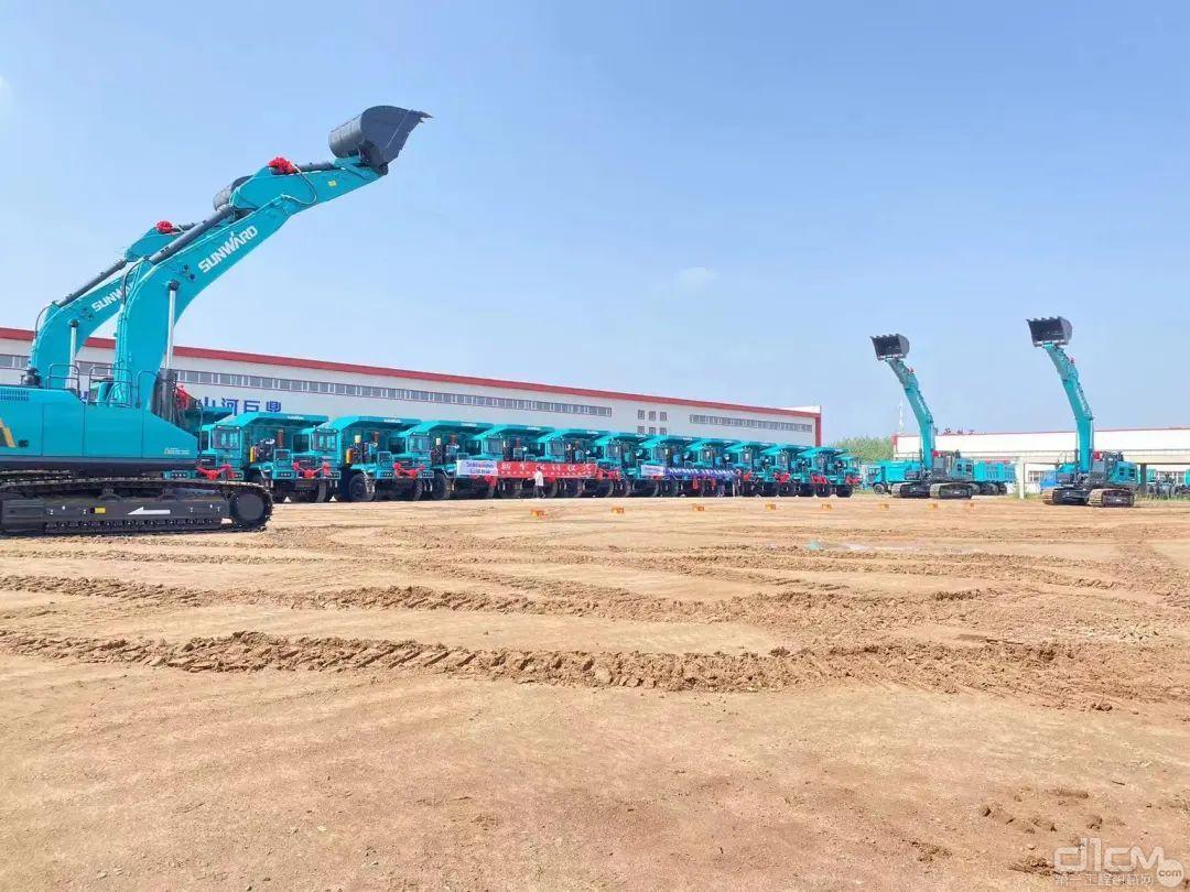 效率更高、实力更强！山河智能“矿山搭档”批量交付(图2)