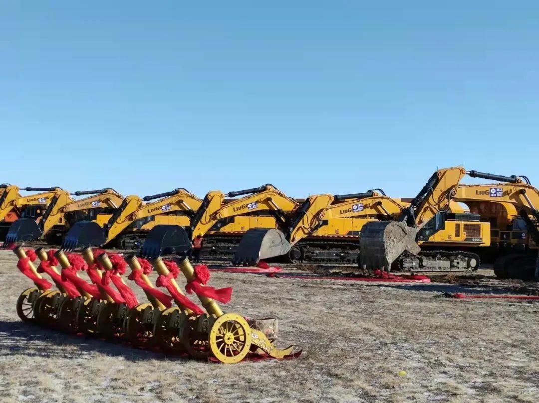 黄金搭档,强悍出击!柳工矿用成套设备交付内蒙大型露天煤矿(图1) 黄金搭档,强悍出击!柳工矿用成套设备交付内蒙大型露天煤矿(图1)