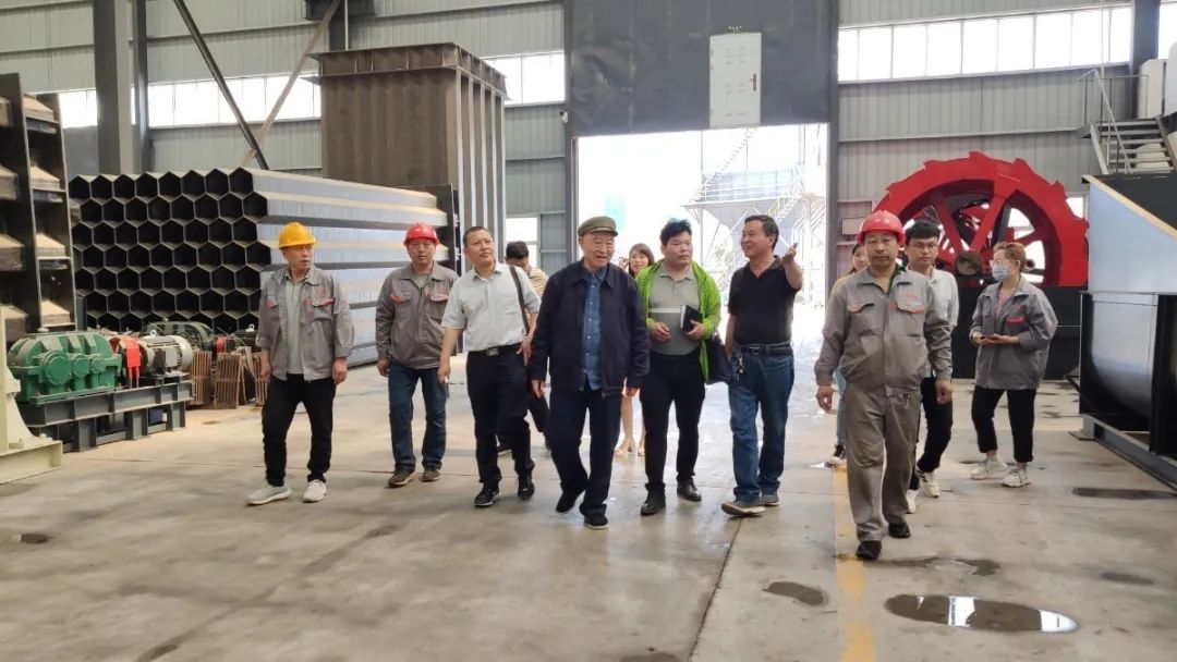 是什么能让唐庄镇党委书记吴金印再一次莅临中基机械?(图4) 是什么能让唐庄镇党委书记吴金印再一次莅临中基机械?(图4)