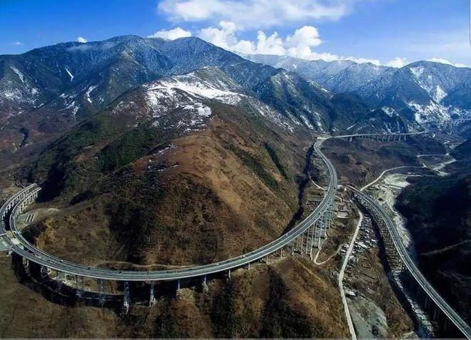 中国首个双螺旋隧道，10公里只需10分钟，每公里造价高达1个亿(图4)