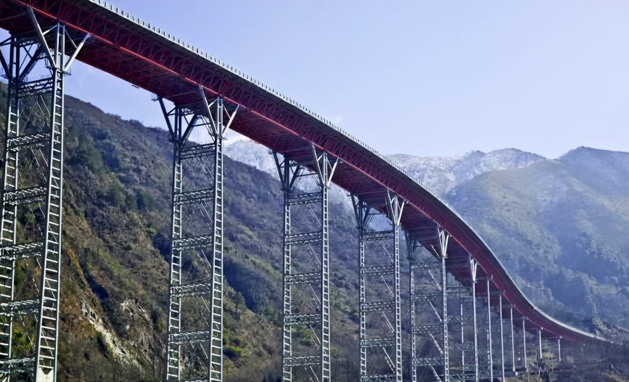 获4项世界第一！中国打造双螺旋大桥，老外直呼不可思议(图2)