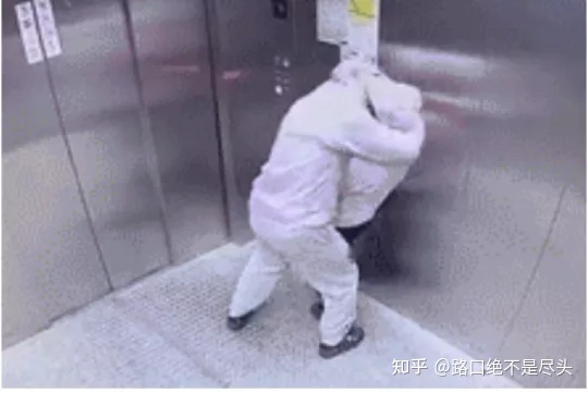 温州星巴克上演精彩一幕，不雅行为被“现场直播”：别把不要脸，当成性解放！(图5)