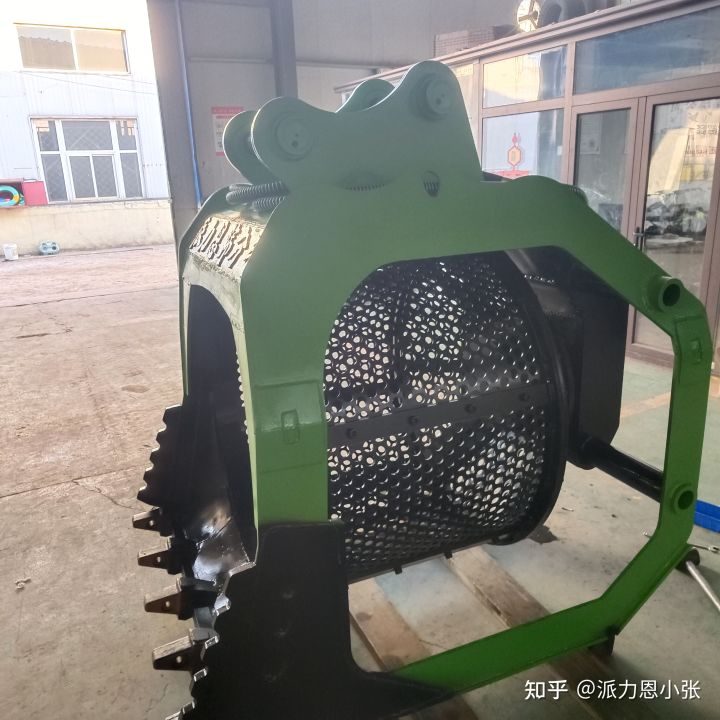 山东派力恩挖掘机滚筒筛工地沙土筛分斗河卵石筛分斗旋转筛分斗(图1)
