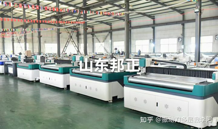 山东邦正机械设备，主营振动刀切割机、布料皮革下料机、全自动切割机、垫片切割机、软玻璃切割机、沙发切割机、PVP材料切割机以及服装、布料多层裁切割机（多层裁剪机）(图2)