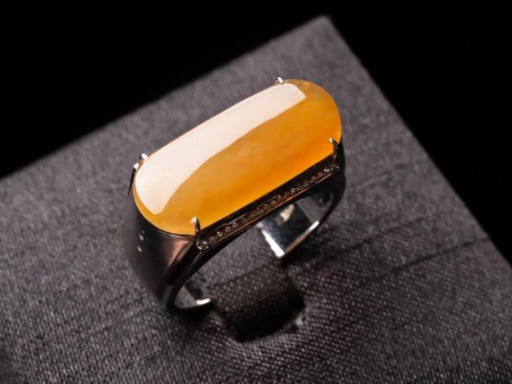 黄翡翠属于什么档次？它的价值如何？(图2)