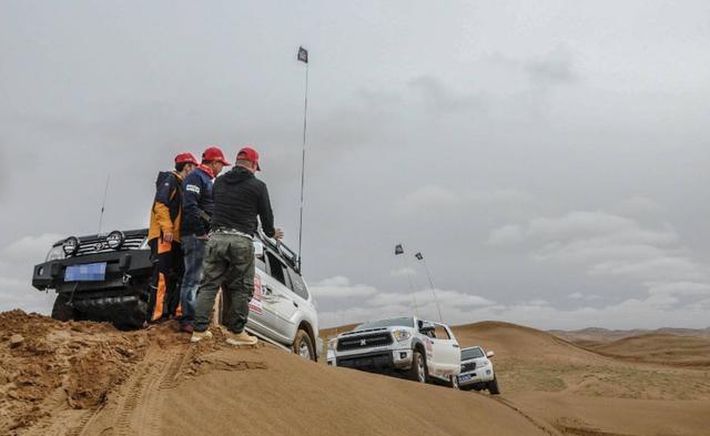 沙漠底下有水有多危险?老外用小车模拟得出答案,结果让人后怕!(图1) 沙漠底下有水有多危险?老外用小车模拟得出答案,结果让人后怕!(图1)