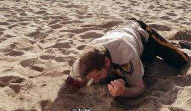 沙漠底下有水有多危险?老外用小车模拟得出答案,结果让人后怕!(图3) 沙漠底下有水有多危险?老外用小车模拟得出答案,结果让人后怕!(图3)