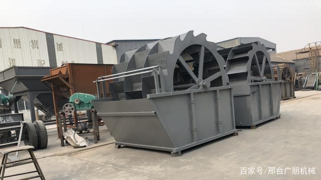 轮式洗砂机筛砂洗沙一体机移动破碎机滚筒筛沙机筛沙机(图1) 轮式洗砂机筛砂洗沙一体机移动破碎机滚筒筛沙机筛沙机(图1)