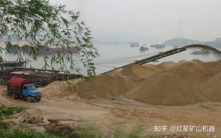 非法盗采河砂5000余方，涉案价值500万！湖北一盗采河砂团伙被抓(图2)