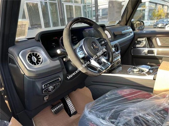 奔驰G63夜影神磨砂黑限量版现车价(图6) 奔驰G63夜影神磨砂黑限量版现车价(图6)