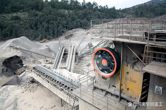 开办石英砂厂用的设备有哪些，石英砂设备价格多少？(图1)