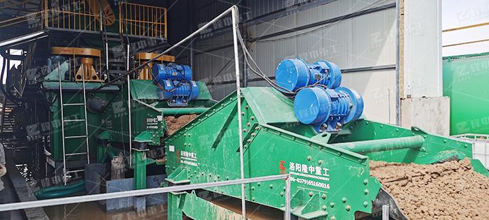 压裂砂生产线配置直线振动筛沙机(图1) 压裂砂生产线配置直线振动筛沙机(图1)