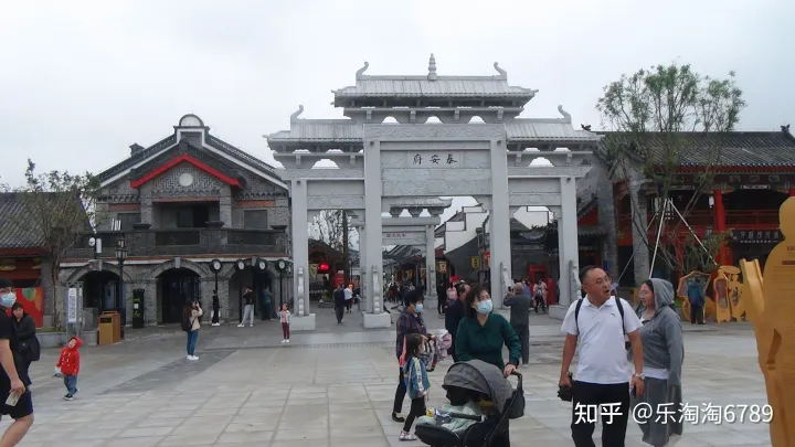 泰安：泰山南麓又一新建景点开放，美食满街，不失古味，不丢今味，成为又一网红打卡地，这地方忒管了！(图1)