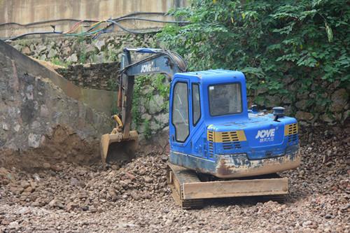 雨湖区:重拳出击,依法取缔非法采砂场(图4) 雨湖区:重拳出击,依法取缔非法采砂场(图4)