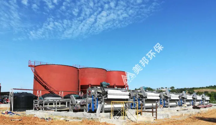 马来西亚砂洗工程带式压滤脱水机(图1)