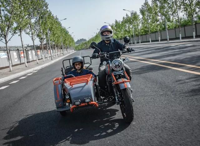 售价3.98万,解读国产多功能侉子:银钢边三轮500,满足全家出行(图7) 售价3.98万,解读国产多功能侉子:银钢边三轮500,满足全家出行(图7)