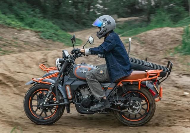 售价3.98万,解读国产多功能侉子:银钢边三轮500,满足全家出行(图6) 售价3.98万,解读国产多功能侉子:银钢边三轮500,满足全家出行(图6)