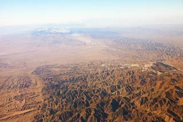 甘肃是一段故事，情节在漫漫黄沙掩埋的地下里(图3)