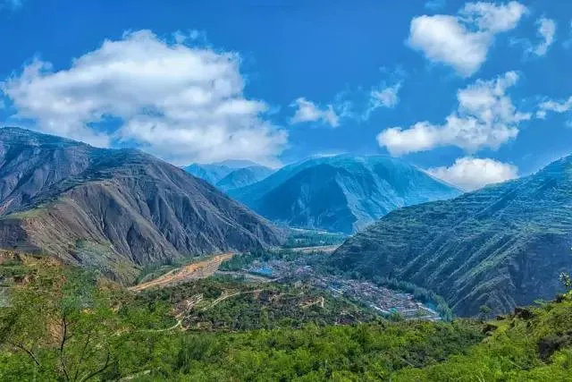 甘肃是一段故事，情节在漫漫黄沙掩埋的地下里(图2)