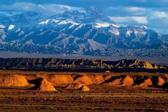 甘肃是一段故事，情节在漫漫黄沙掩埋的地下里(图4)