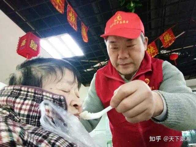 “我们没有忘记你！”长沙爱心市民慰问金牌义工王富成(图40)