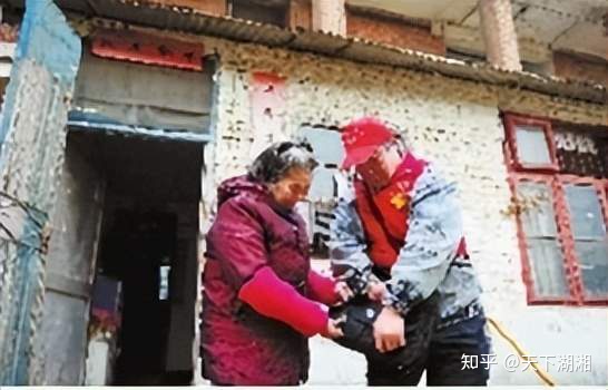 “我们没有忘记你！”长沙爱心市民慰问金牌义工王富成(图35)