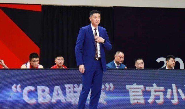 郭昊文正式加入中国男篮！后卫线面临洗牌，杜锋或拿三少开刀(图3)