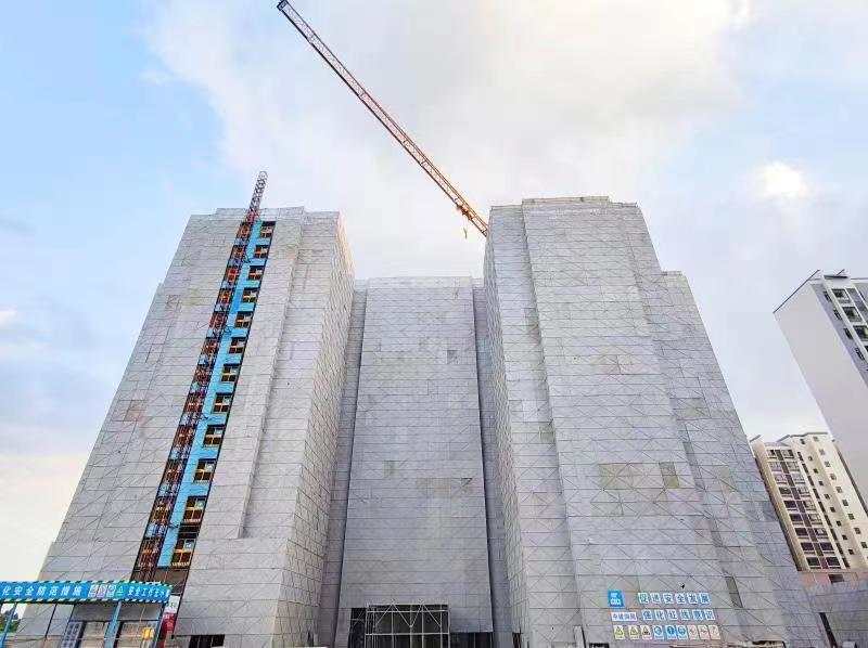 白云机场三期安置区装配式住宅楼全面封顶(图1)