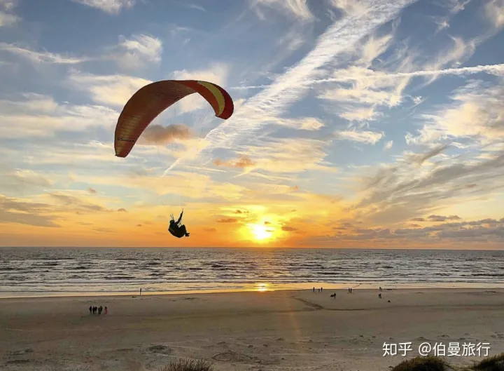 上帝的视觉俯瞰海南三亚，伯曼旅行（飞行）海南三亚石梅湾全海景国际滑翔伞飞行体验，记得海南三亚旅游要来(图1)