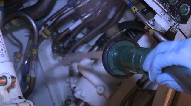 美军披露去年F-22战斗机坠毁原因：冲洗维护不当，飞控系统失灵(图1)