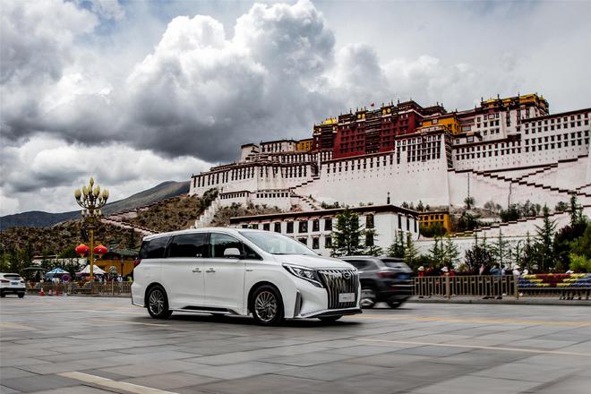 伸手就能摘星星传祺M8躺赢珠峰(图3)