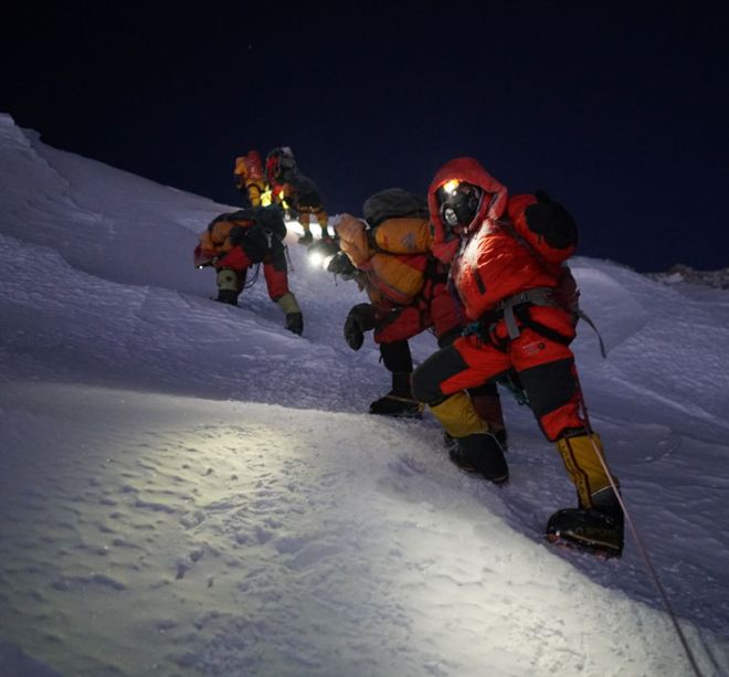 这位金华籍老板曾登顶珠峰！公司市值近7亿(图6)