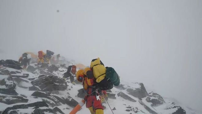 这位金华籍老板曾登顶珠峰！公司市值近7亿(图15)