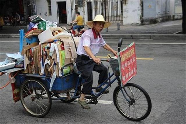 好心人废品站老板，用3毛钱回收废铁，用水清洗后价值260万(图5)